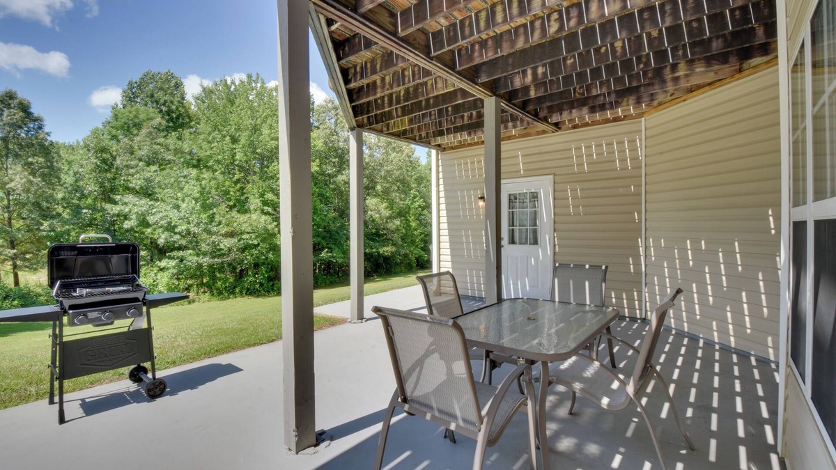 Helen Apartment | Pet-Friendly Cleveland Apt: 7 Mi to Yonah Mountain