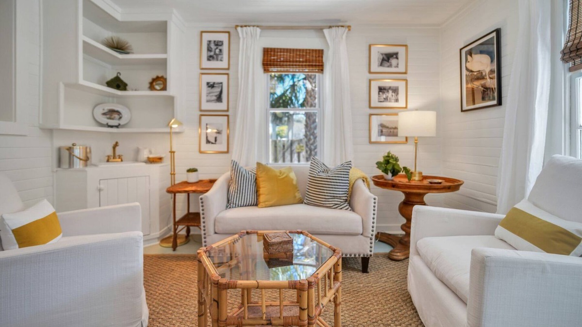 Thunderbolt House | Pet Friendly Cottage In Thunderbolt w/Parking + Large Yard by Lucky Savannah