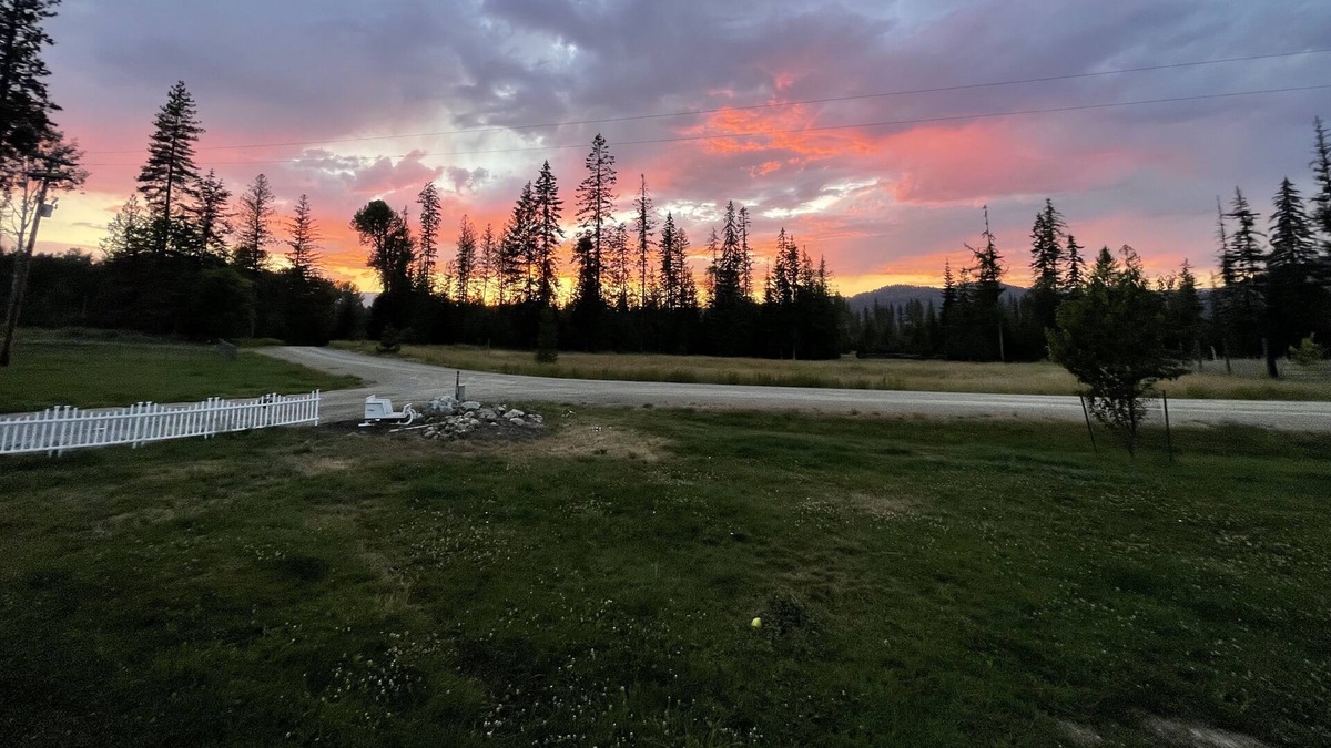 Sagle House | Pet Friendly Country Home for the Holidays!