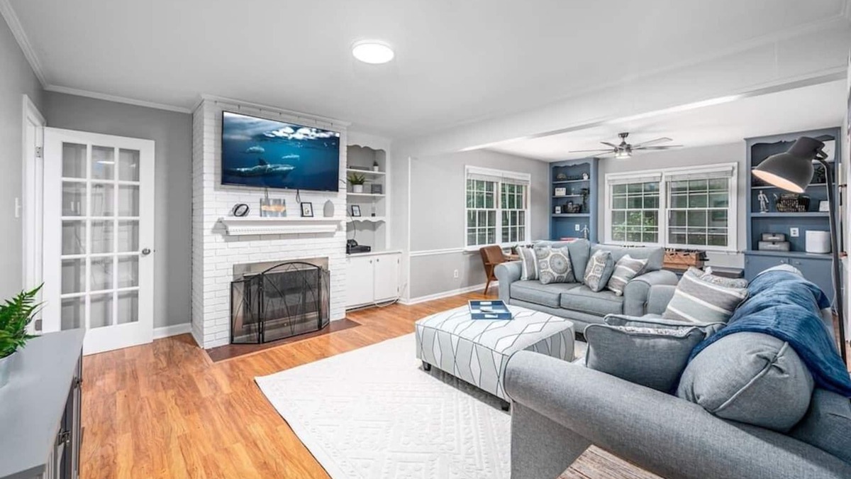 Durham House | Pet Friendly Cozy 3BRM fully Fenced yard