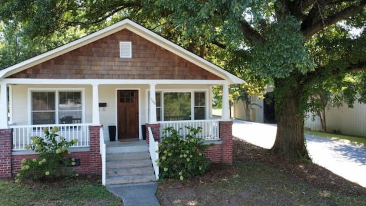 Villa Heights House | Pet Friendly Cozy NoDa Bungalow with Fenced in Backyard