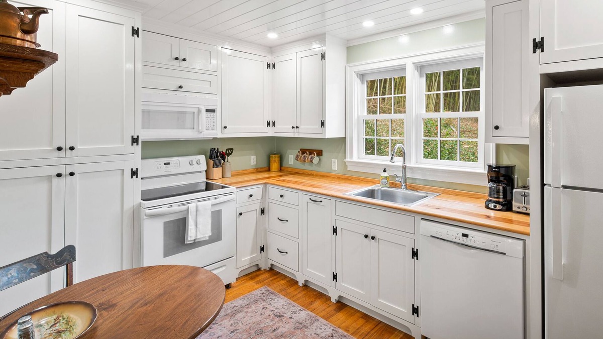 Batesville Cottage | Pet-Friendly Devon Cottage at Ivy Cottages