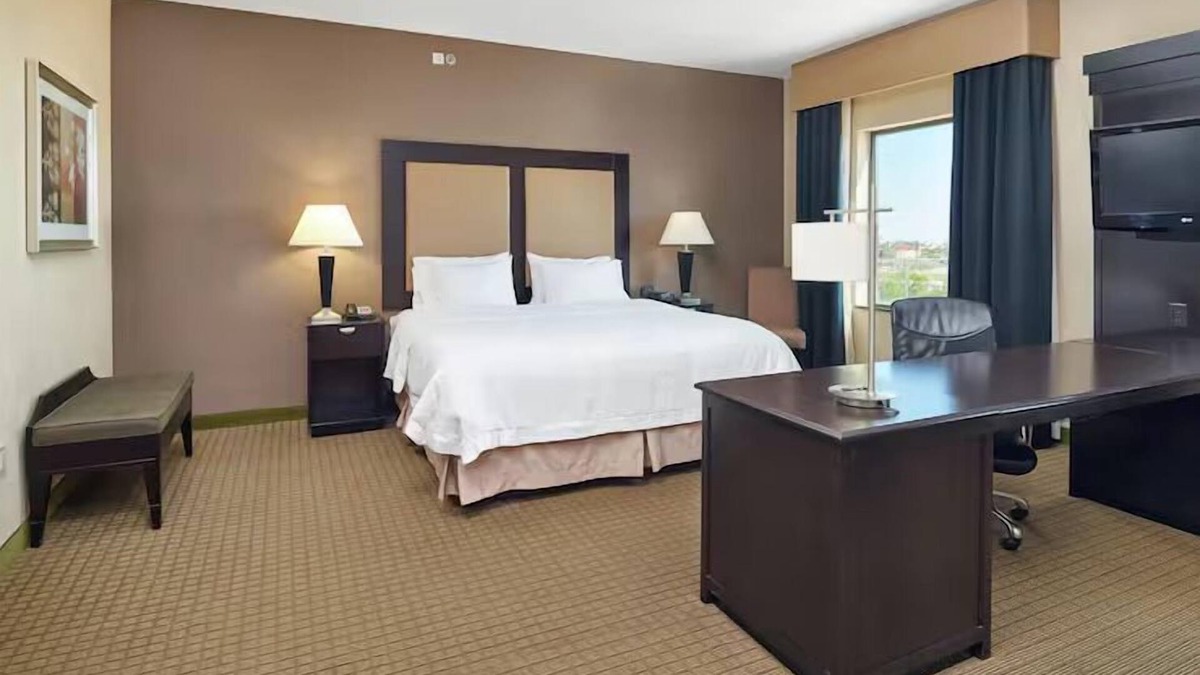 Decatur Hotel | Pet-Friendly Decatur Stay: Modern Rooms, Pool & Breakfast Included