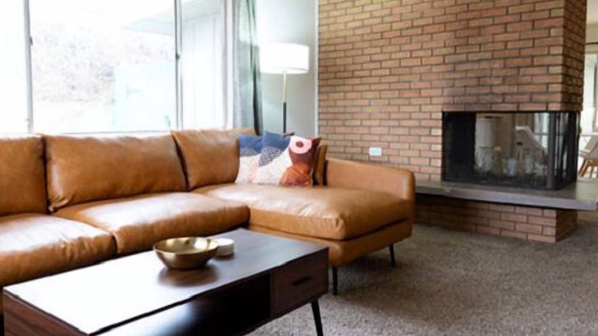 Farmington House | Pet Friendly - Downtown Farmington - 6+ Months Minimum