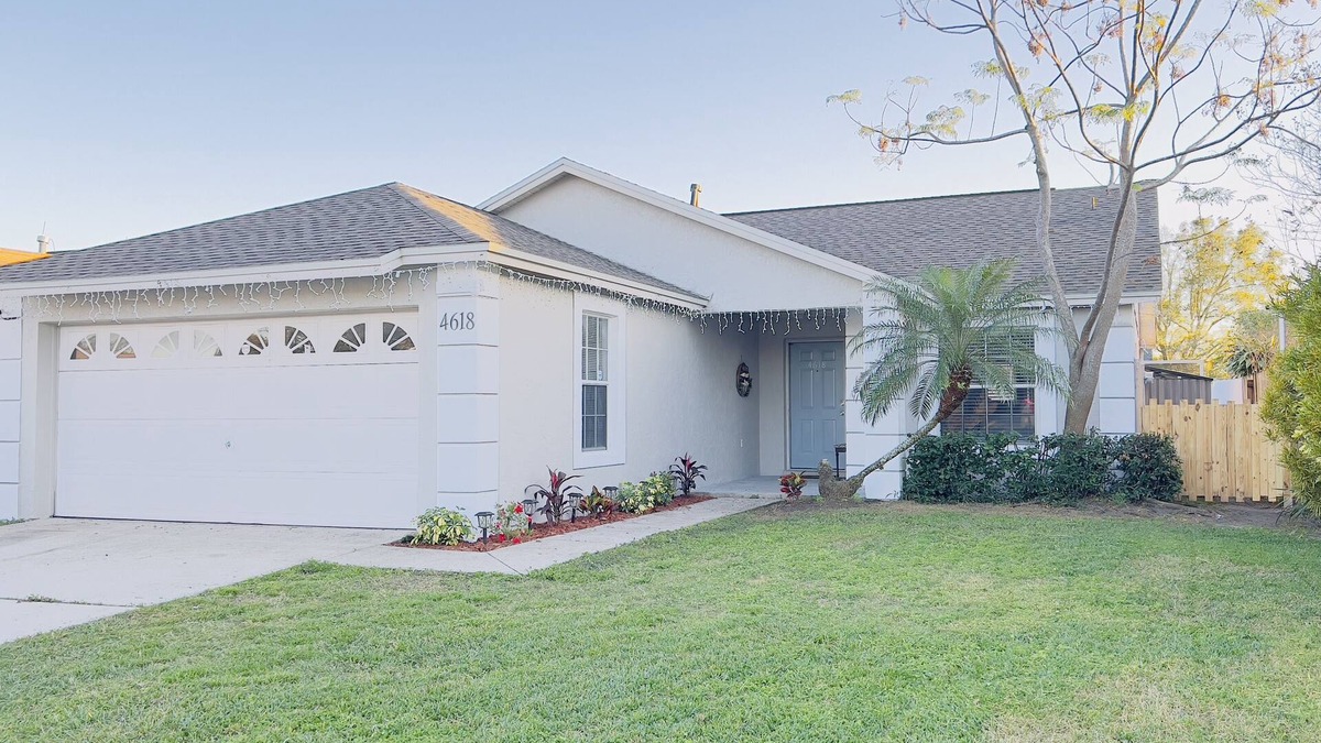 Indian Point House | Pet Friendly Entire Villa Private Heated Pool Close to Disney