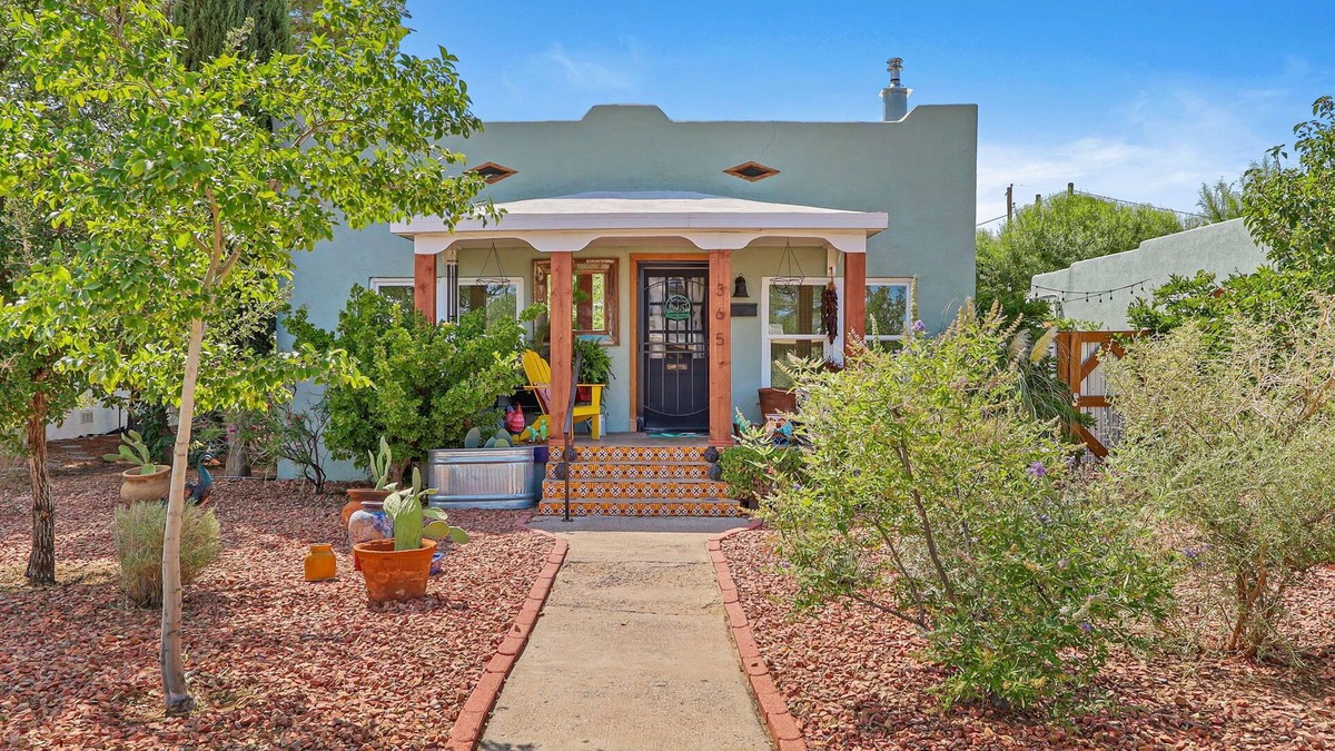 Las Cruces House | Pet Friendly, EV Charger, Great Backyard, Near DT, NMSU, & Mesilla