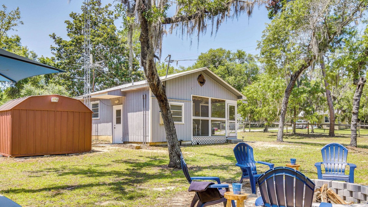 Edgar Cabin | Pet-Friendly Fort McCoy Cabin w/Fire Pit!