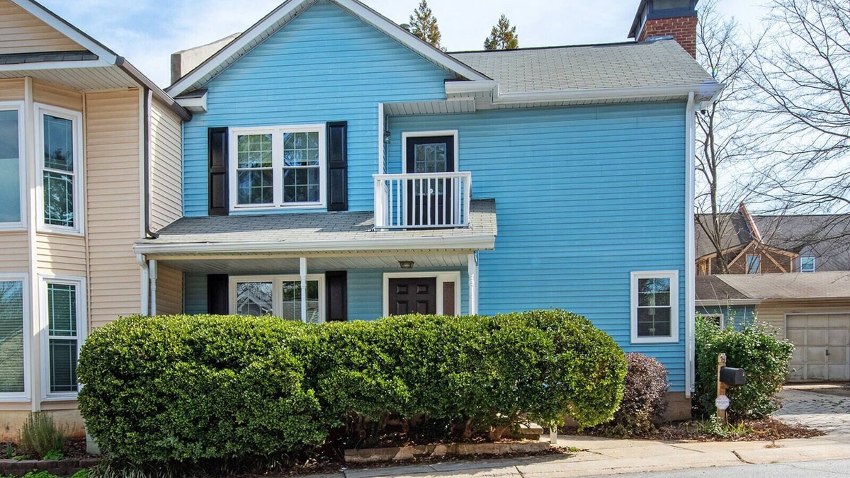 Decatur Heights House | Pet-friendly, freshly renovated, 2 bd/2.5 bath townhome in Decatur!