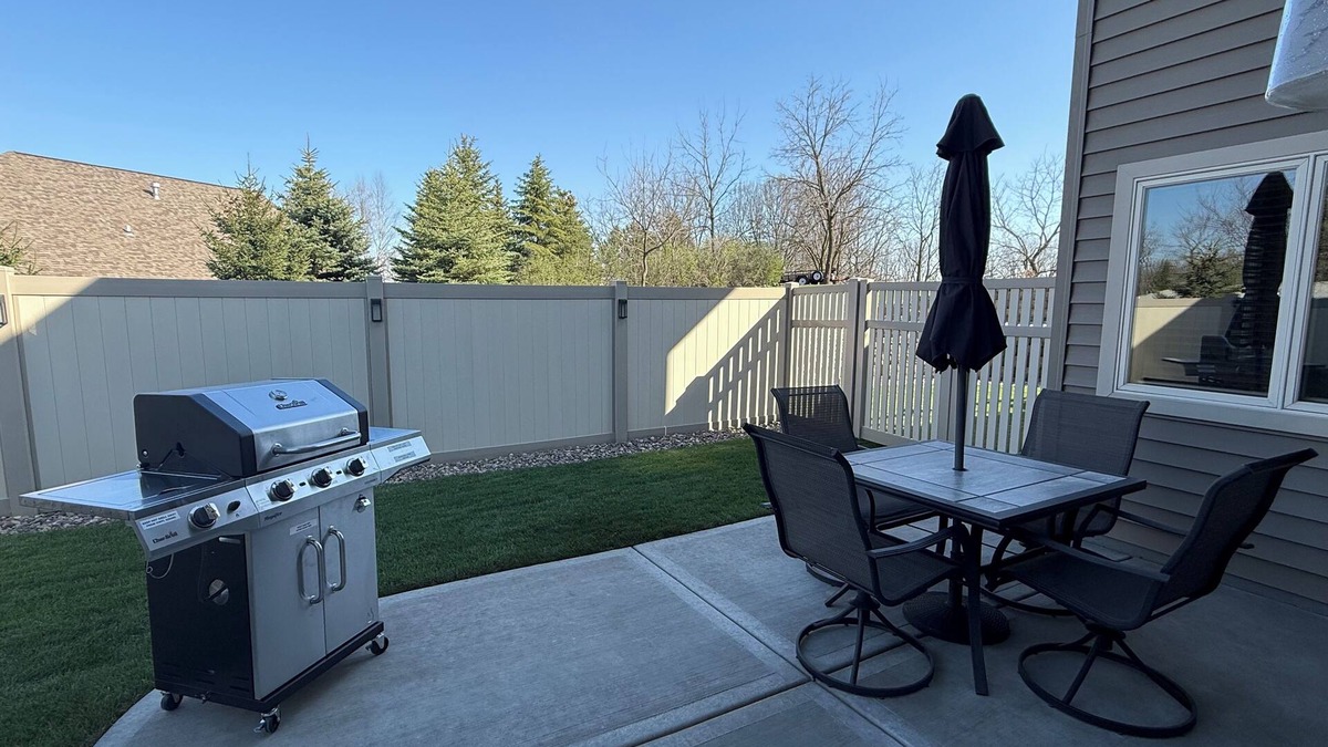 Middleton Apartment | Pet Friendly Fully Furnished Modern 1-Bedroom Oasis with Private Outdoor Retreat