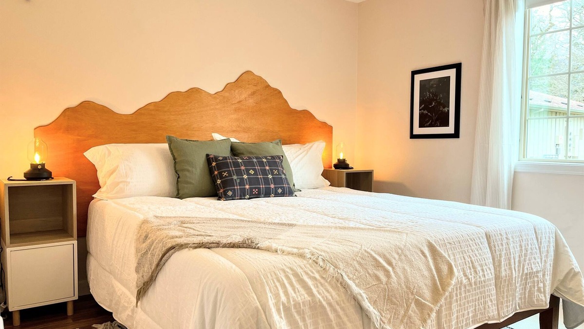 North Bonneville Apartment | Pet Friendly Getaway Apt w/Office @ Beacon Rock