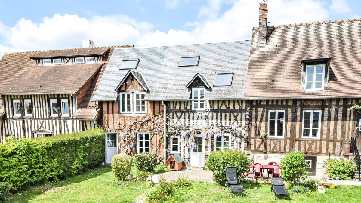 Le Mesnil-Esnard House | Pet friendly home in Le Mesnil-Esnard
