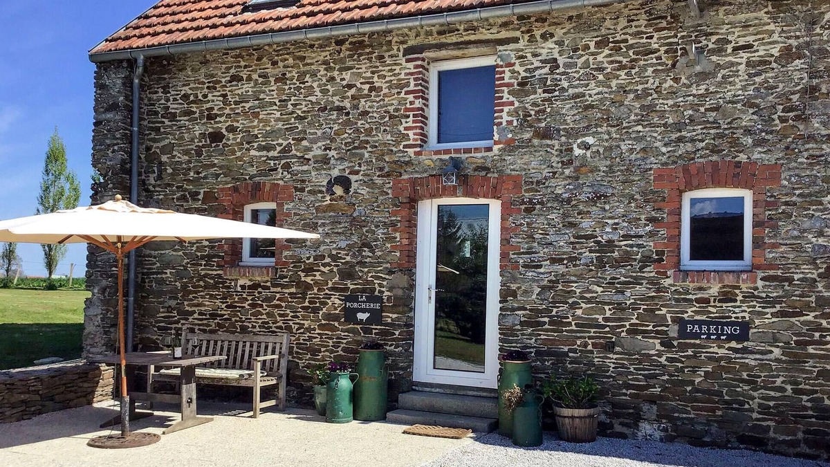 Villiers-Fossard House | Pet friendly home in Villiers-Fossard