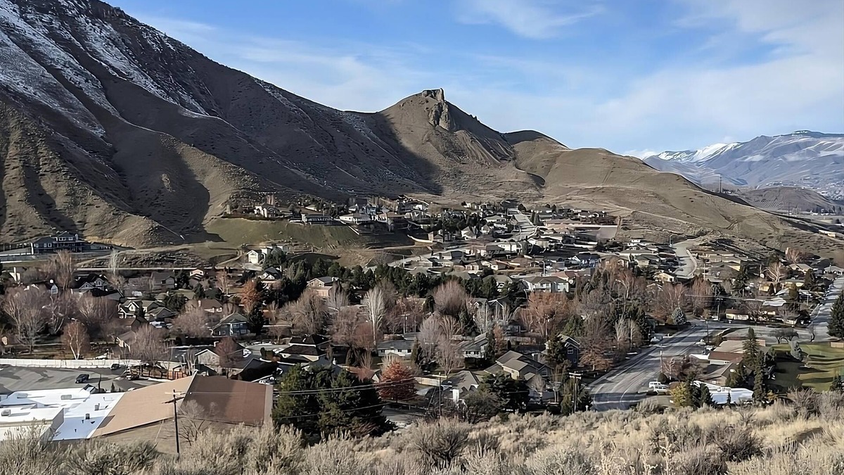 Wenatchee Hotel | Pet-Friendly Haven: Bring Your Furry Friends Along for the Adventure!