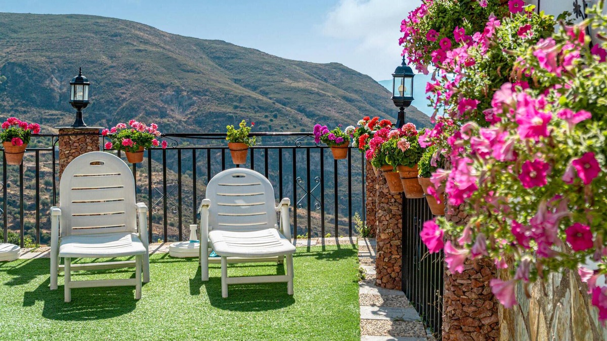 Mecina Bombaron House | Pet friendly home in Mecina Bombarón