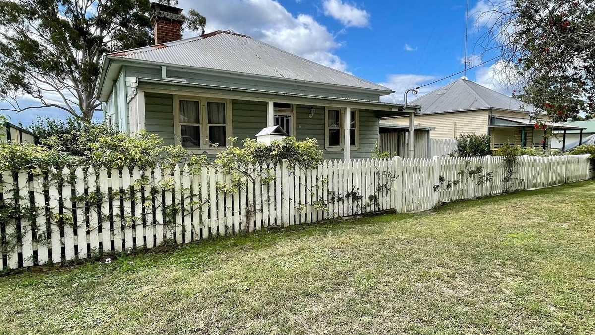 Cessnock Cottage | Pet Friendly Holiday Accommodation!