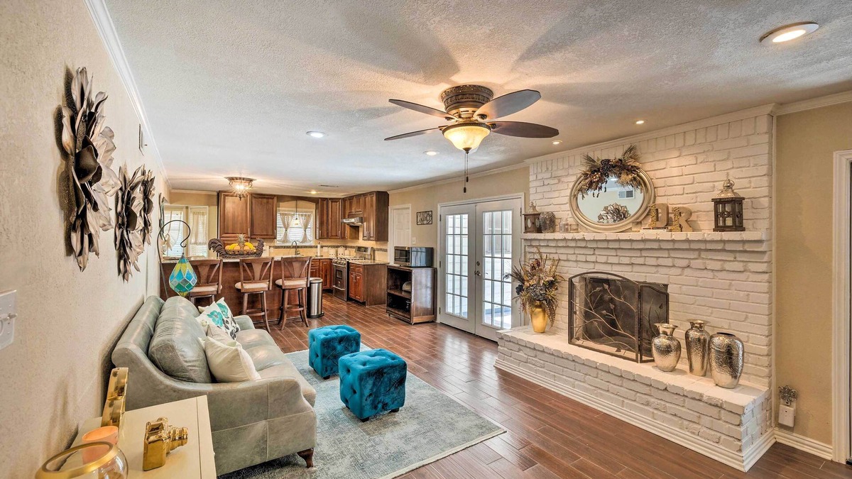 Meadowbrook House | Pet-Friendly Home ~ 6 Mi to Downtown Fort Worth!