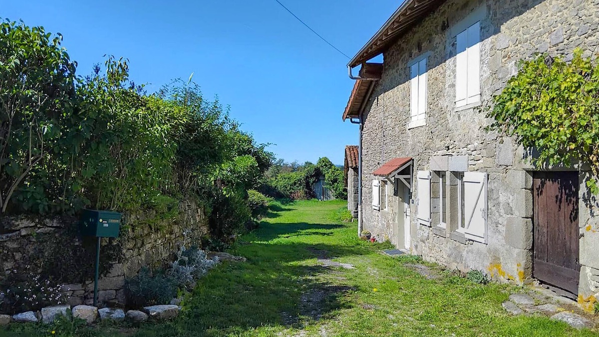 Royeres House | Pet friendly home in Royères with WiFi