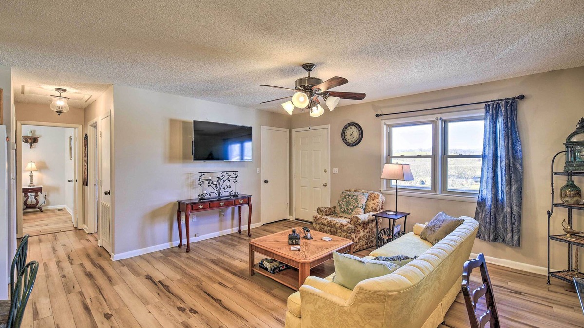 Meadowview Cottage | Pet-friendly Home w/Grill & Farm in Meadowview!
