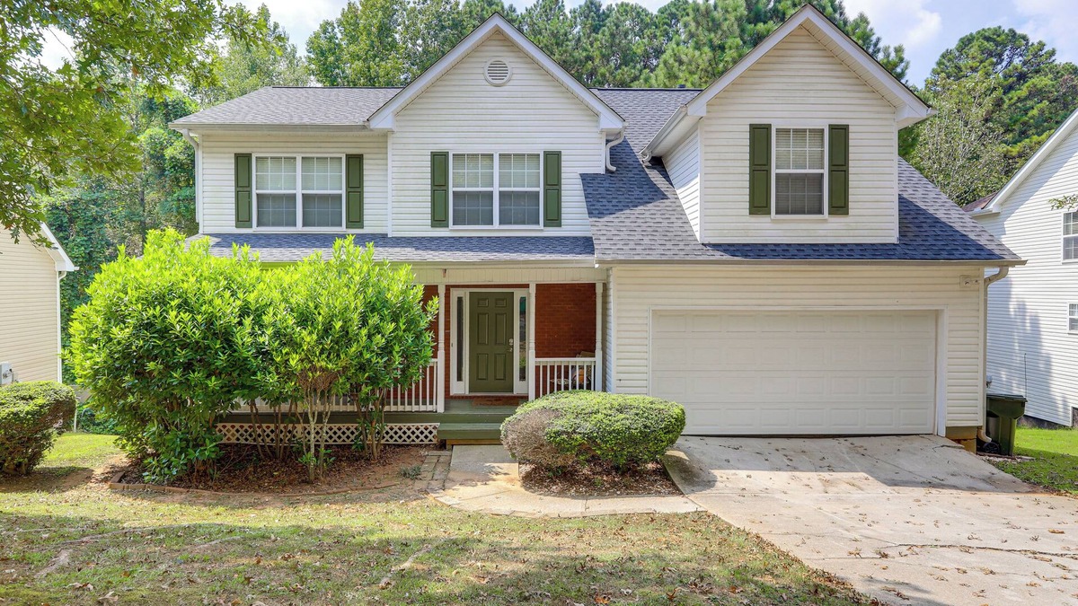 Snellville House | Pet-Friendly Home w/Pool Access in Snellville!