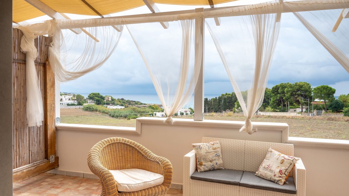 Leporano House | Pet-Friendly Holiday Home "A casa di Pietro Due" with Sea View, Garden & Wi-Fi