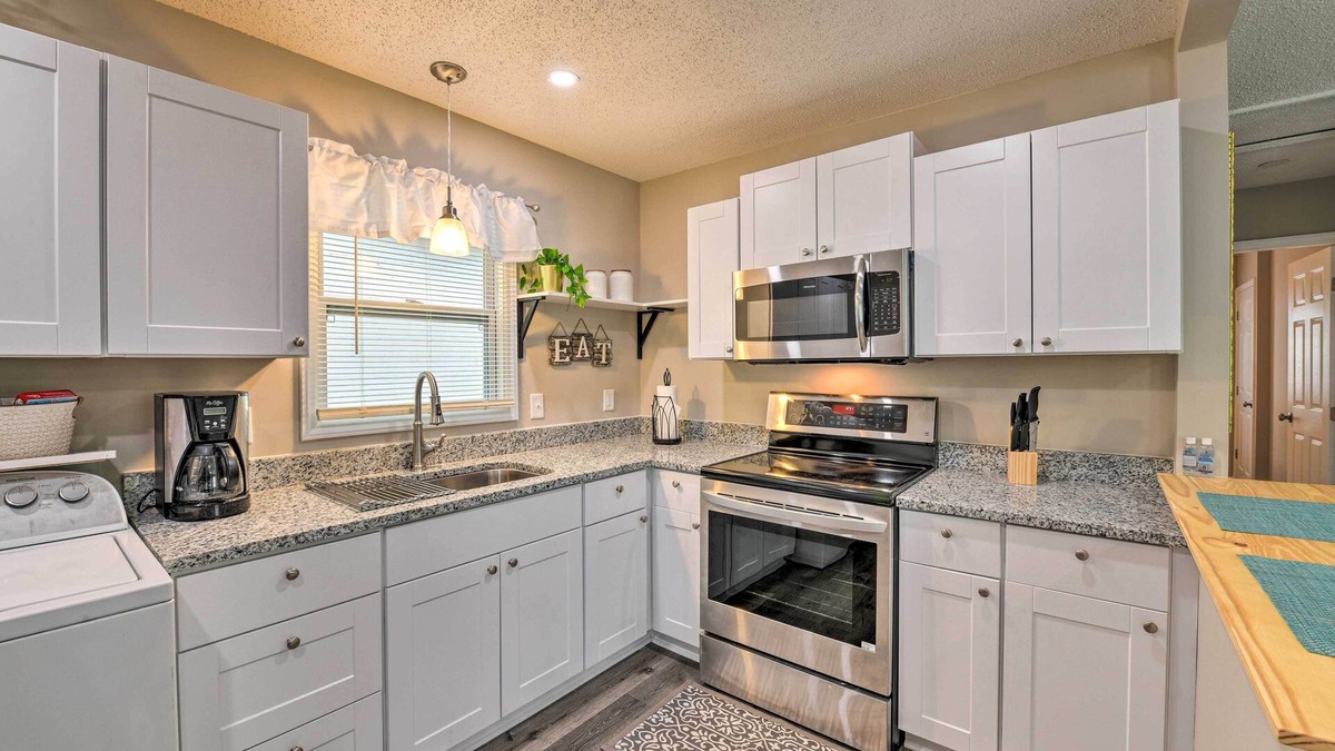 Kannapolis Cottage | Pet Friendly Kannapolis Home w/Fenced-in Yard!