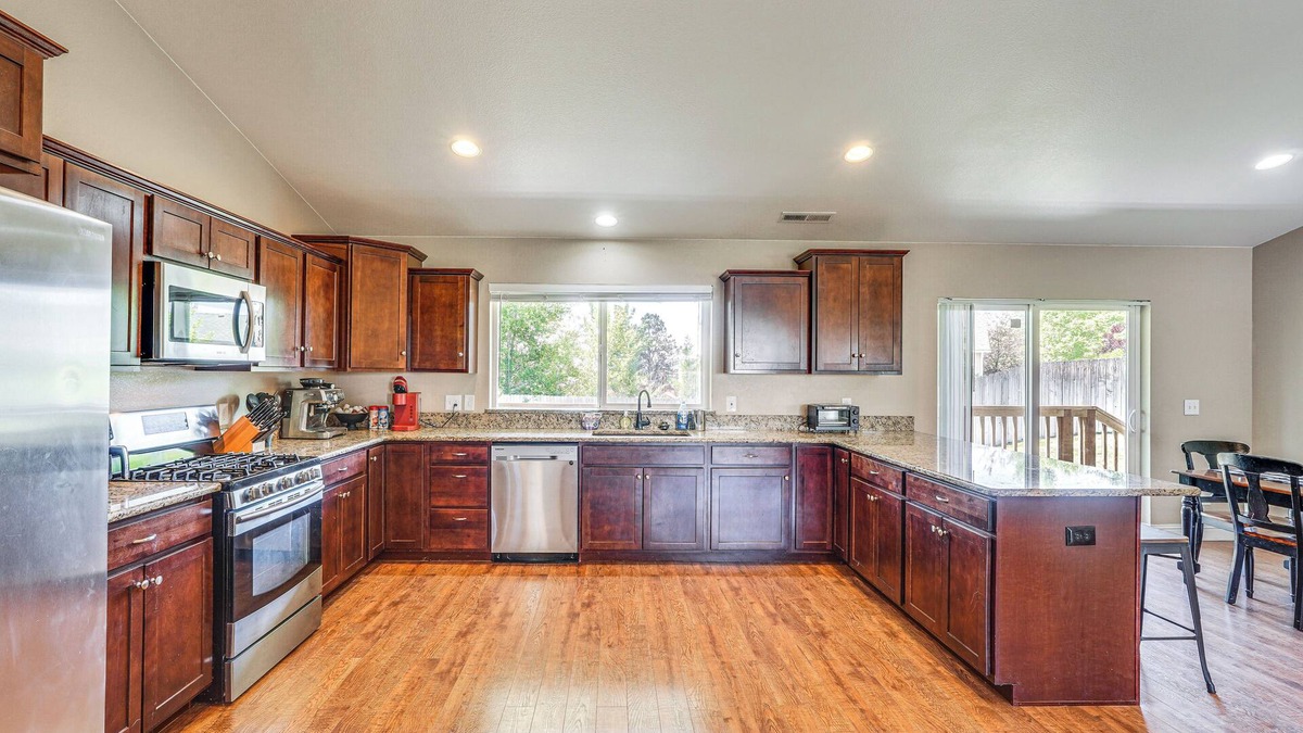 Klamath Falls House | Pet-Friendly Klamath Falls Home w/ Private Yard!
