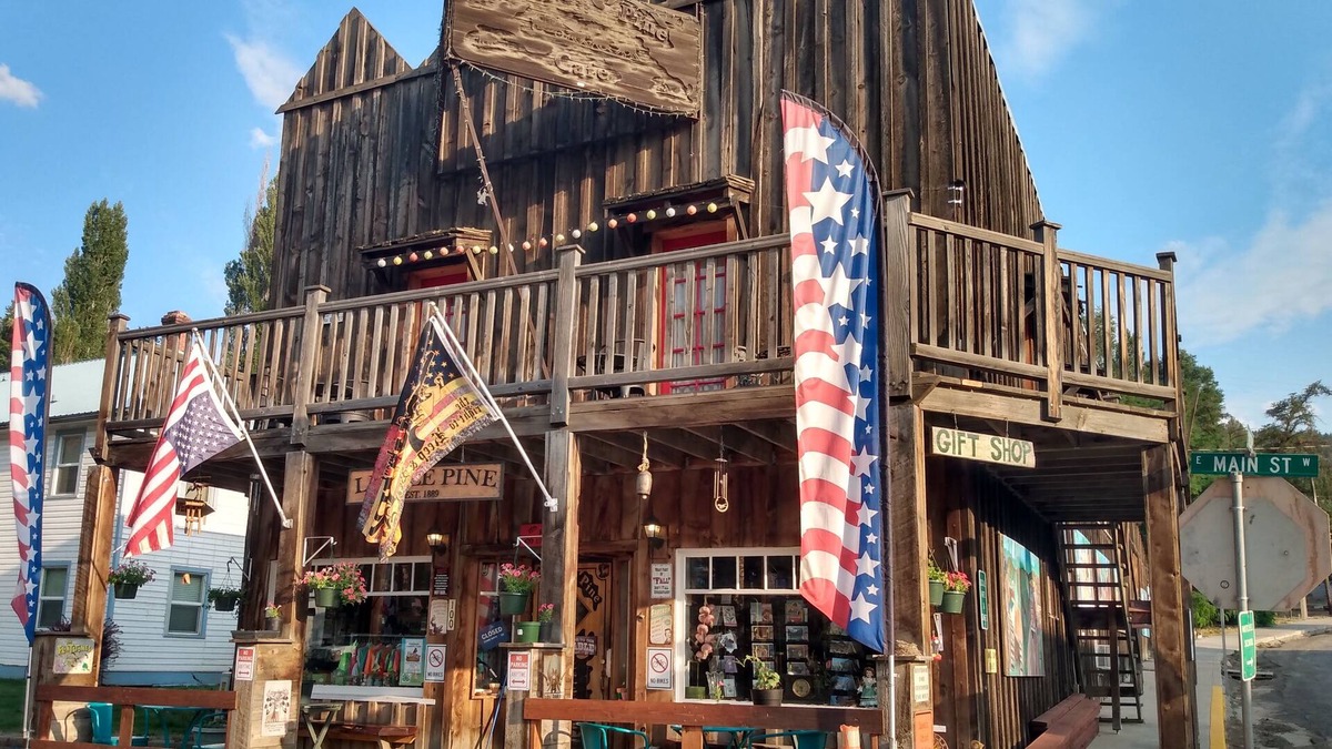 Mitchell Cabin | Pet-friendly Lodge near the Painted Hills