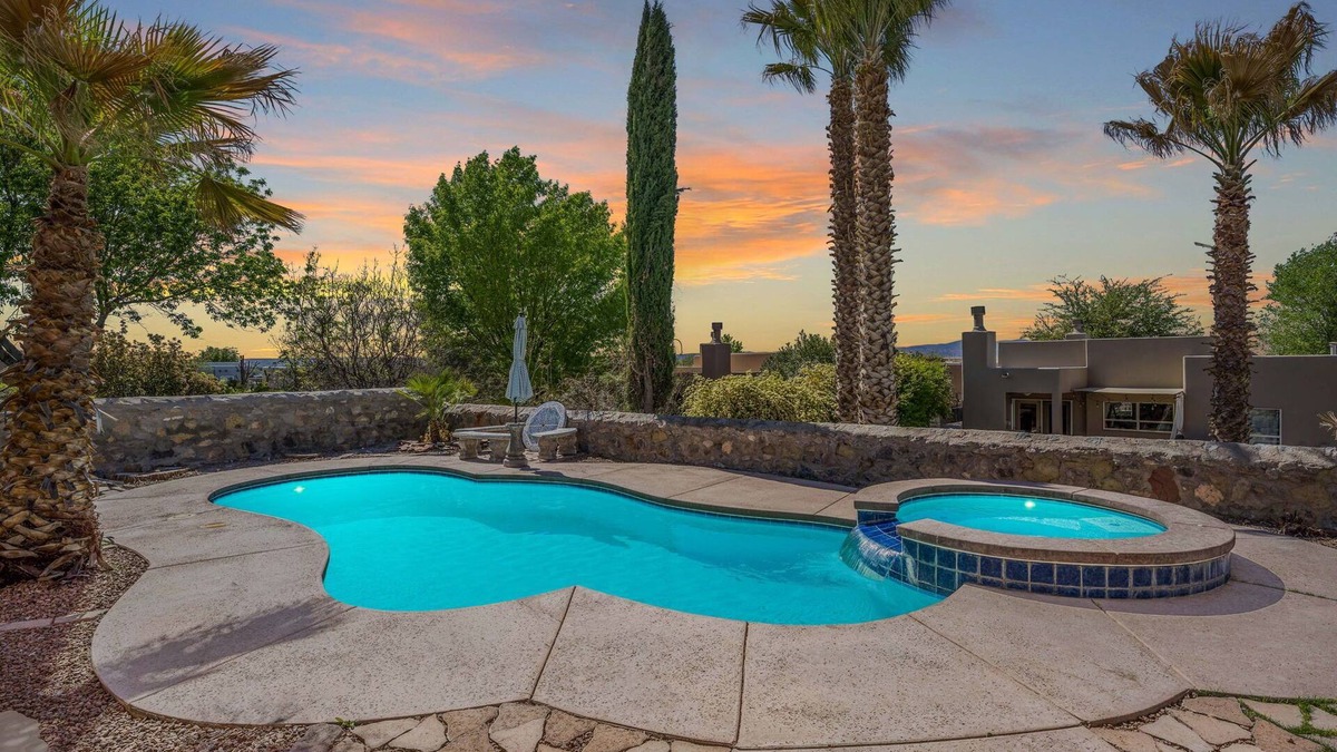 Las Cruces House | Pet Friendly Luxury Retreat W/Heated Pool & Spa