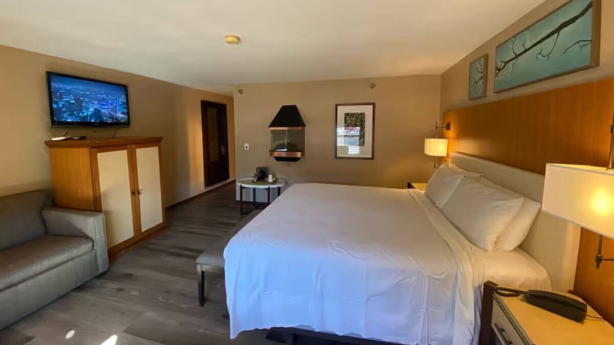 Mount Charleston Hotel | Pet-Friendly Mountain Escape w/Free Parking, Game Lounge & Seasonal Fun