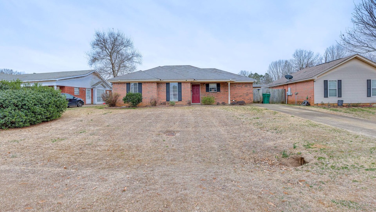 Millbrook House | Pet-Friendly Millbrook Home: Patio & Yard!