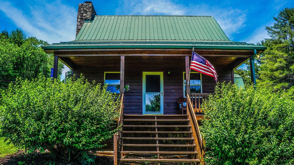 Crumpler Cabin | Pet Friendly NC Cabin with Beautiful Views and Hot Tub near West Jefferson.