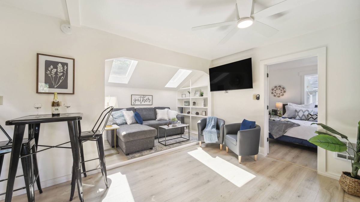 Newman Lake Cottage | Pet-Friendly Newman Lake Cottage w/Beach Access!