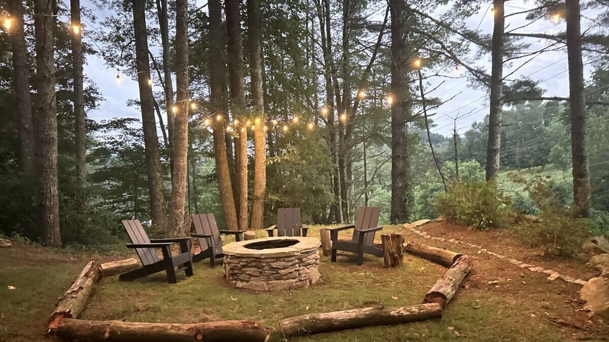 Glenville House | Pet friendly oasis 7 minutes from Lake Glenville Public Access! Only 9 minutes from Cashiers!