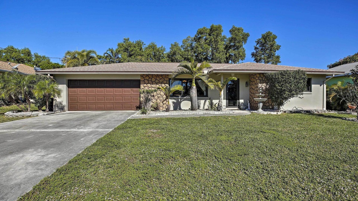 Pine Island Center House | Pet-Friendly Oasis w/Deck & Fire Pit in Bokeelia!