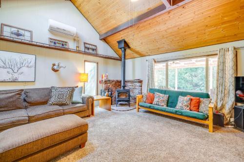 Ocean Park House | Pet-Friendly Ocean Park Rental with Outdoor Fire Pit