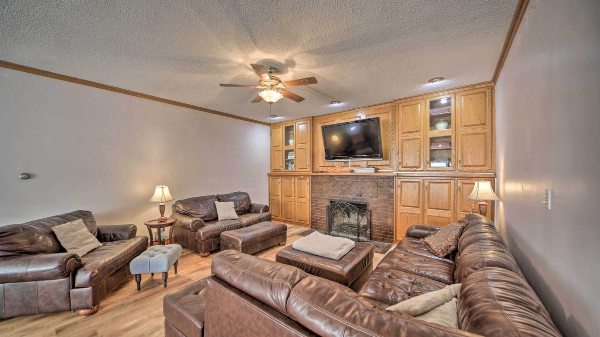 Ogallala House | Pet-Friendly Ogallala Home ~ 7 Mi to Lakefront!