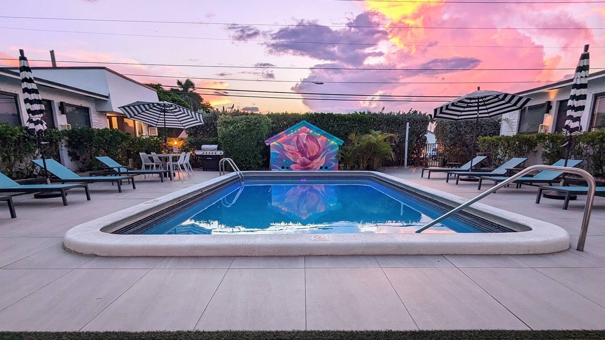 Deerfield Beach Apartment | Pet Friendly One Bedroom Beach Walk | Sleeps up to 5