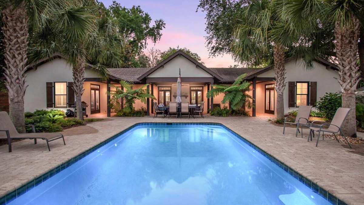 Kings Terrace House | Pet Friendly! Private Getaway - Close to Village, Shopping & Restaurants!