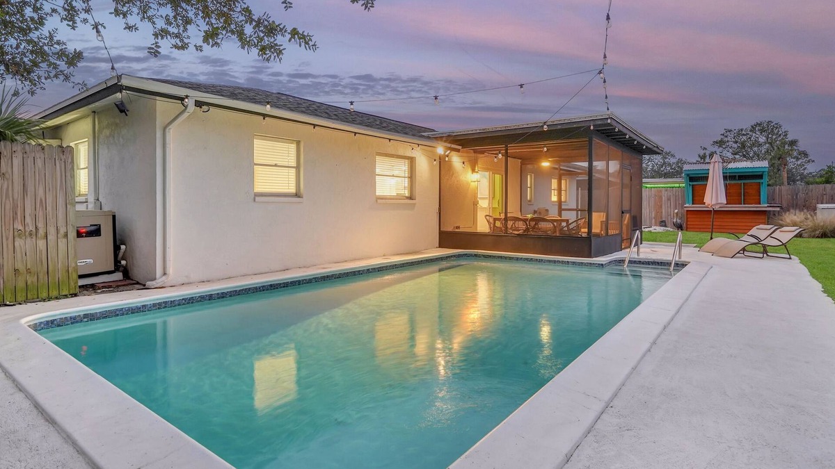 Bradenton House | Pet Friendly Paradise in Bradenton- Heated pool, Fully fenced yard