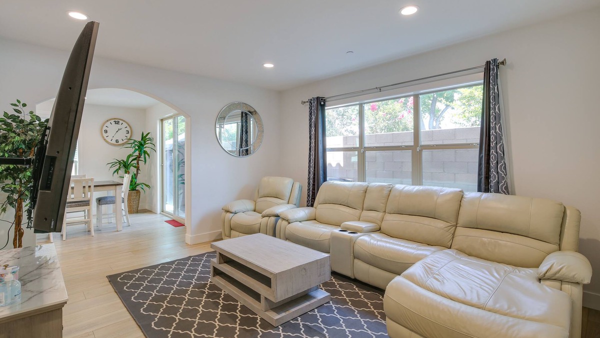 Paramount House | Pet-Friendly Paramount Home, 16 Mi to Los Angeles!