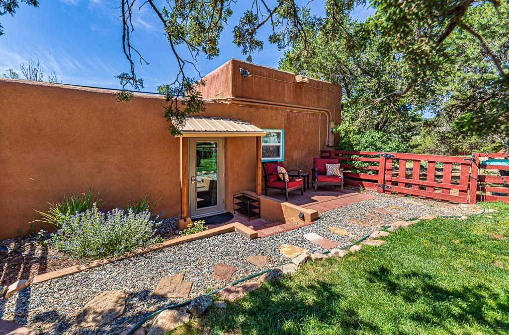 Canoncito Bed & Breakfast | Pet Friendly Piñon Heaven
