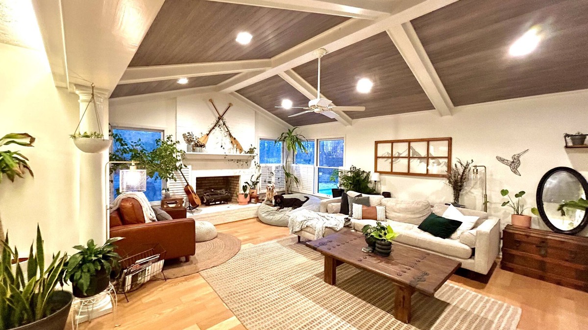 Southern Pines House | Pet friendly Plant Paradise with Pool near Pinehurst