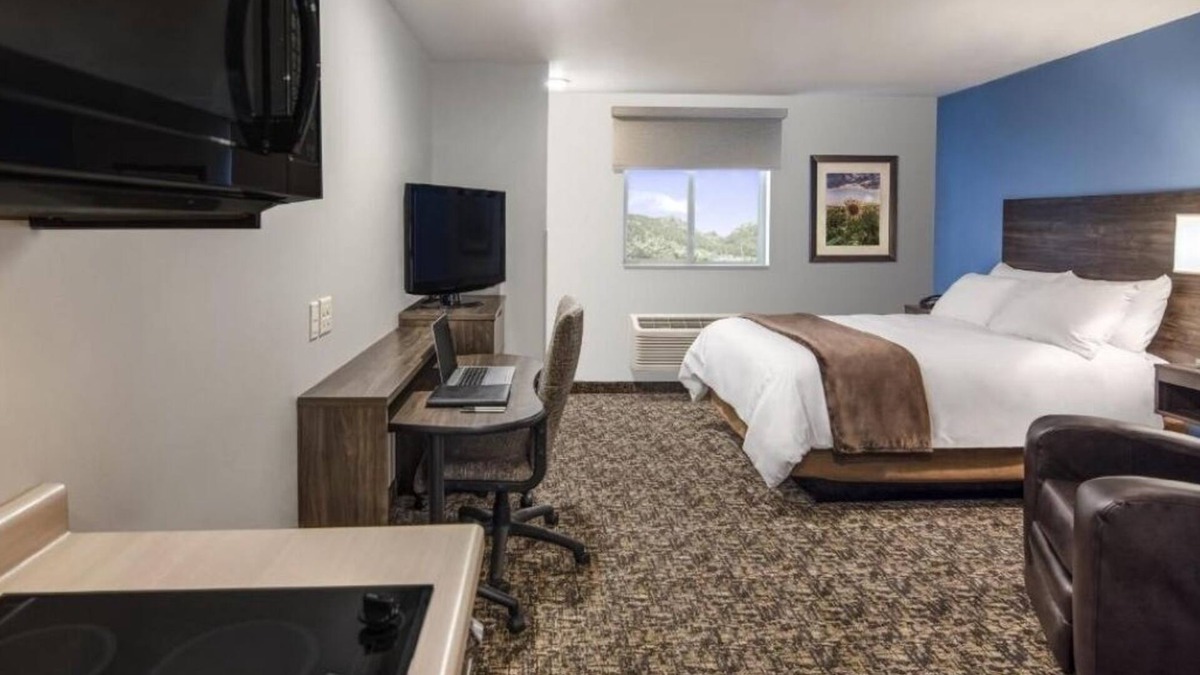 Marion Hotel | Pet-Friendly Room w/Modern Kitchenette Perfect for Your Marion Getaway