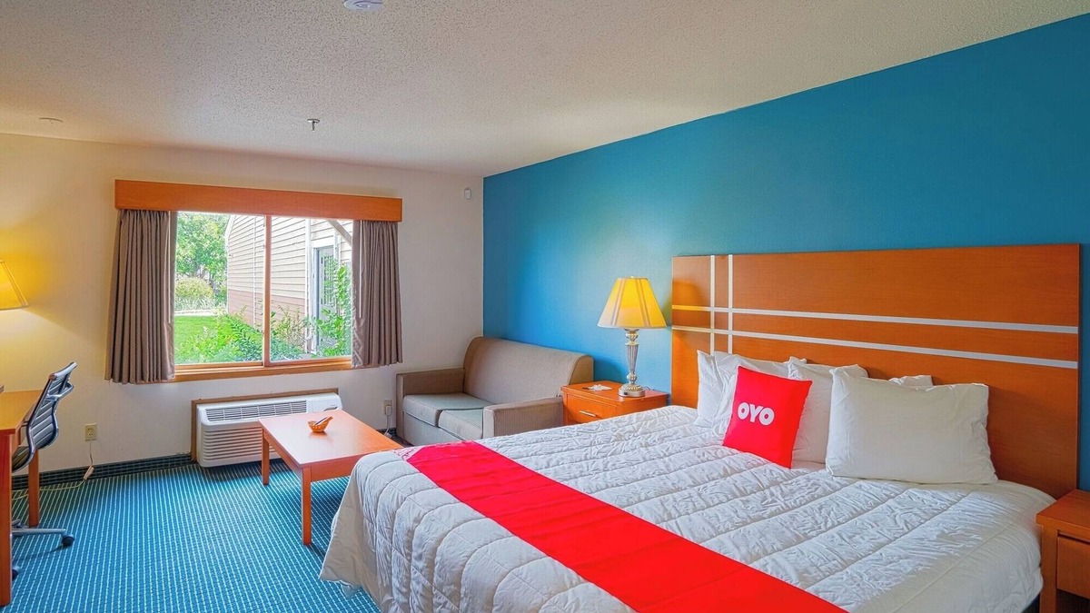 Redwood Falls Hotel | Pet-Friendly Room Near Redwood Falls Hotspots w/King Bed + Free Parking