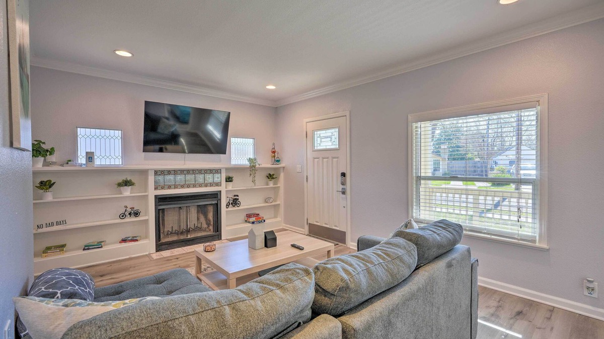 Southeastern Sacramento House | Pet-Friendly Sacramento Home ~ 5 to Downtown!