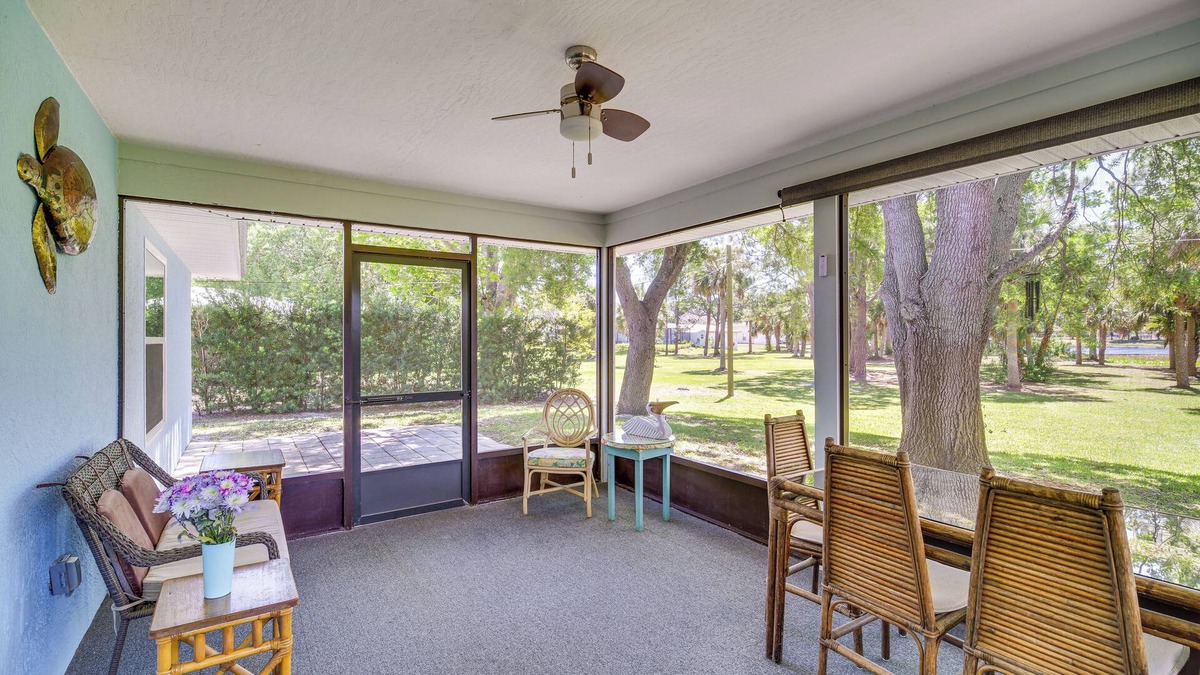 Sebastian Highlands Cottage | Pet-friendly Sebastian Home: w/Porch + Lake View!