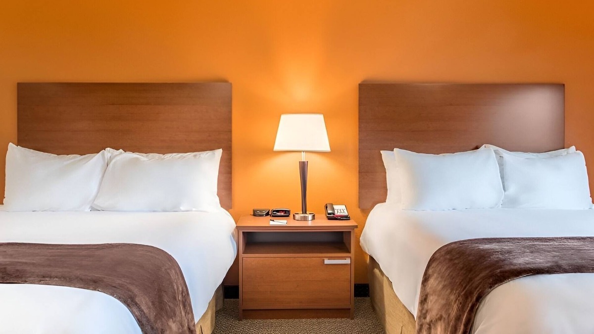 Berwick Hotel | Pet-Friendly Space w/Full Kitchen Perfect for Long Stays - Easy Access to I-35