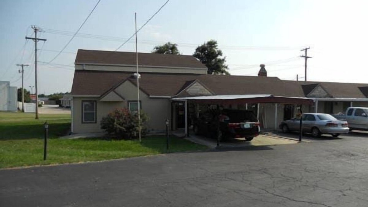 Harrisonville Hotel | Pet-Friendly Stay at Knights Inn Harrisonville! A close to Nature experience!