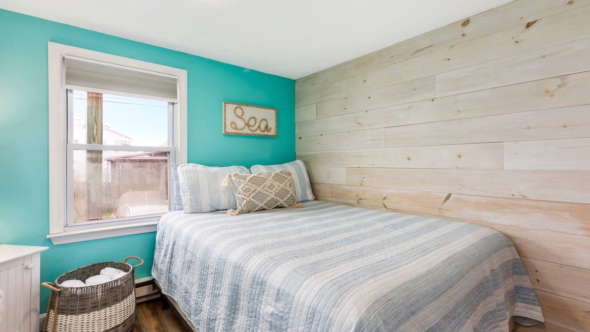 Salisbury Beach Apartment | PET FRIENDLY-Steps to the Beach - 45 Min to Salem, MA - WINTER RENTALS AVAILABLE