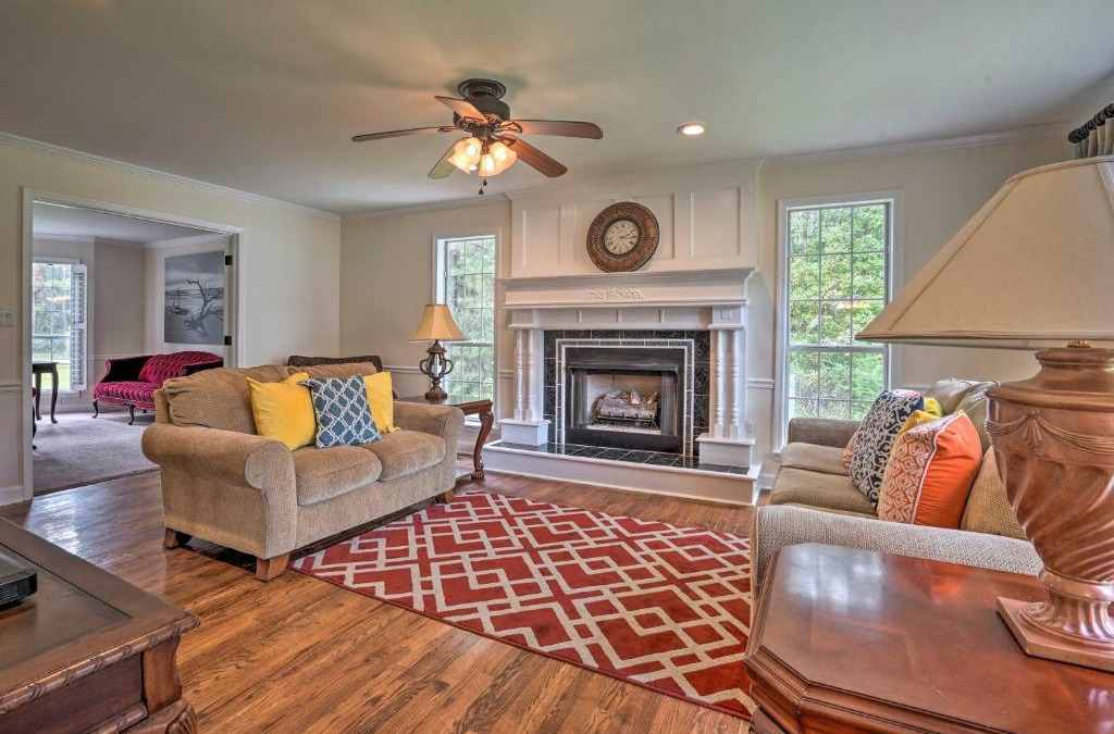 Huger House | Pet-Friendly Suburban Escape with Deck and Grill!